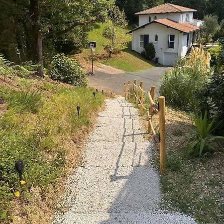 Апартаменты Egoitza Dans Les Pins Guethary Сен-Жан-де-Люз