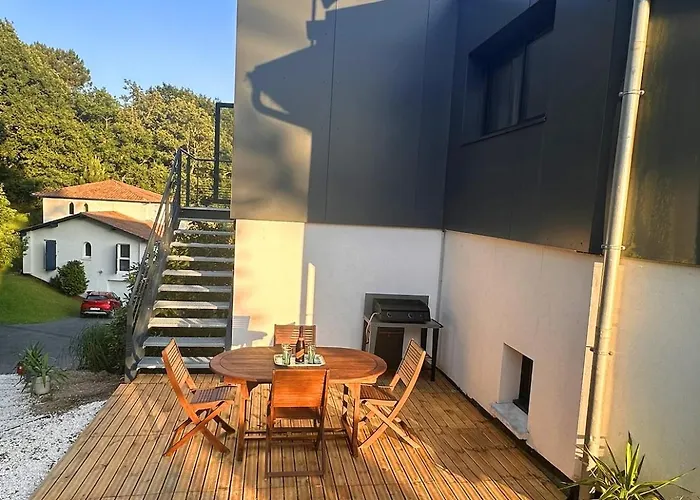 Egoitza Dans Les Pins Guethary شقة سان جان دو لوز